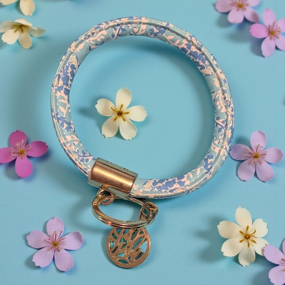 Lilly Pulitzer Blue and White Floral Key Ring Bracelet (EUC) - Picture 4 of 4